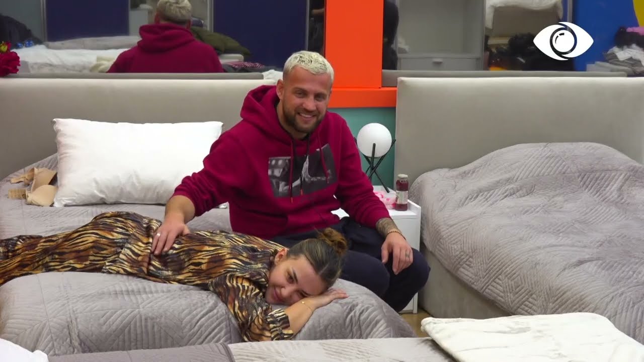 Ta ha qafën/ Luizi i bën masazh Kiarës