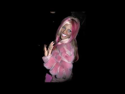 Lil' kim - freestyle over "cop that shit" 2003 QUEEN BEE!!!!