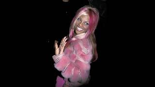 Lil&#39; kim - freestyle over &quot;cop that shit&quot; 2003 QUEEN BEE!!!!