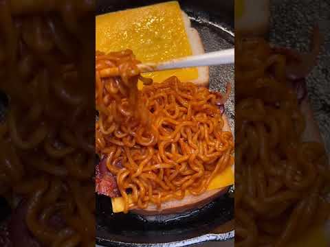 I made a bacon ramen grilled cheese sandwich