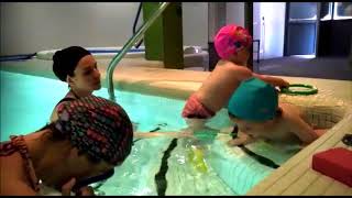 ¿CÓMO ACOMPAÑAR A TU HIJO/A EN EL AGUA?