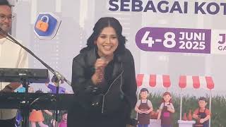 Download lagu Shabrina Leanor - Water [Tyla] Live at Jakreatif Fest 2025 Gandaria City Mall mp3