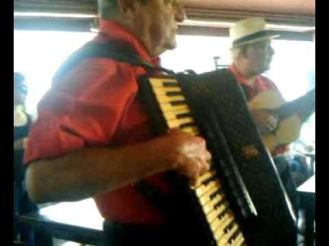 Trio Musikando tocando "Sampa"