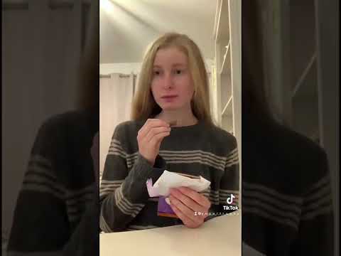 Eating a Milka caramelo bar and reviewing it | eating disorder recovery