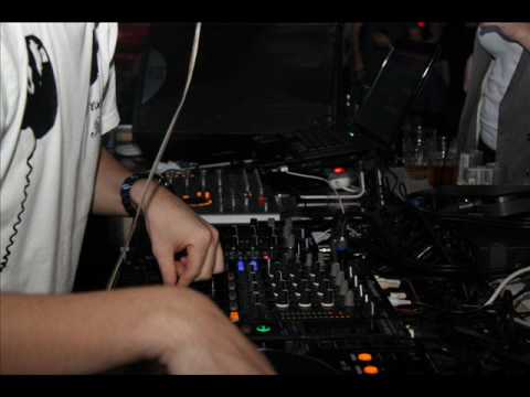 Ralvero & Jamaica - Ayee Killer bee (RadUku Bootleg remix)