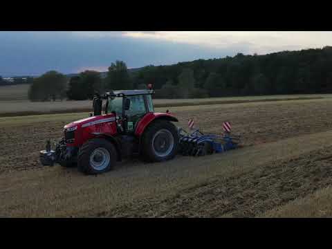 Massey Ferguson 7720 S mit einer Köckerling Rebell 300 Profiline