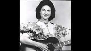 Kitty Wells - **TRIBUTE** - I Can&#39;t Help Wondering (1958).