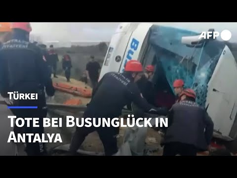 Video Thumbnail: Türkei: Tote bei Busunglück in Antalya | AFP