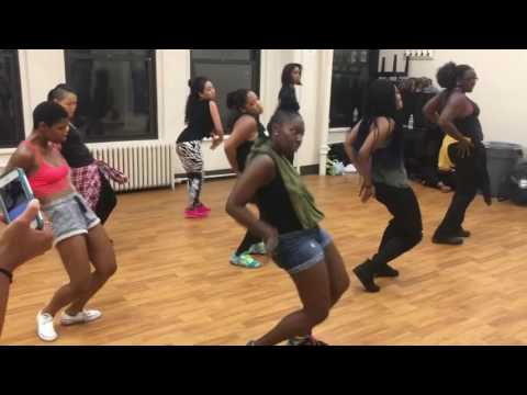 ILLY's dance CLASH: "Pam Pam" by Ketchup