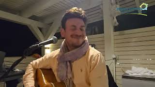 זלמן שטוב בביצוע אהבת עולם בזיץ סוחף עבור צעירי ארגון איילת השחר בפרוייקט תוספת שבת