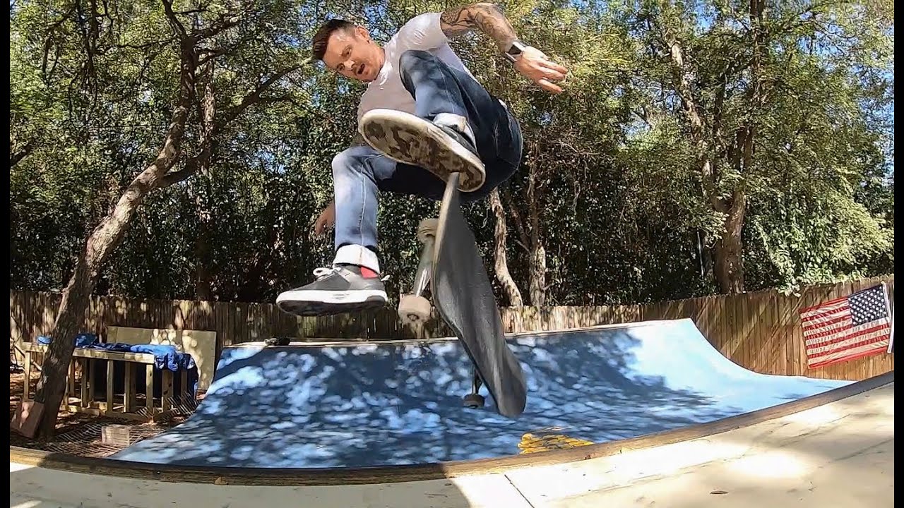 Cody McEntire destrozando su nueva Mini Ramp