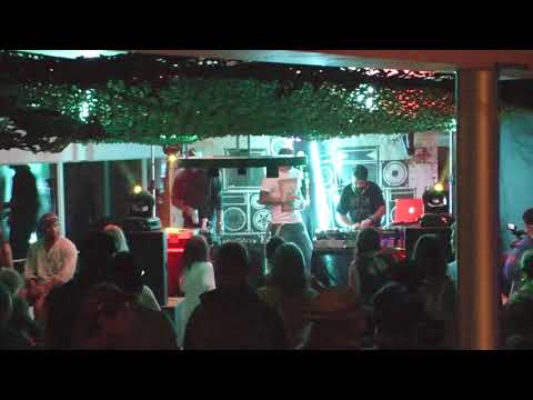 TRIGGAFINGA vs DEEBUZZ (King of the Mountains Clash 2017)