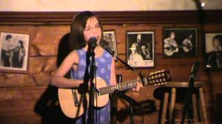 Molly Jeanne covering "Lucky Old Sun" at Towne Crier Cafe (Willie Nelson & Kenny Chesney)