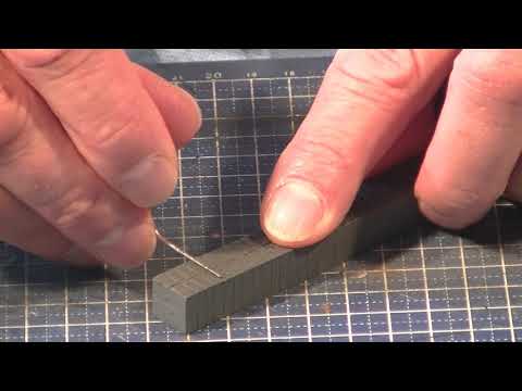 Modelbuilding 1:24 garage of styrofoam From nijsmodels