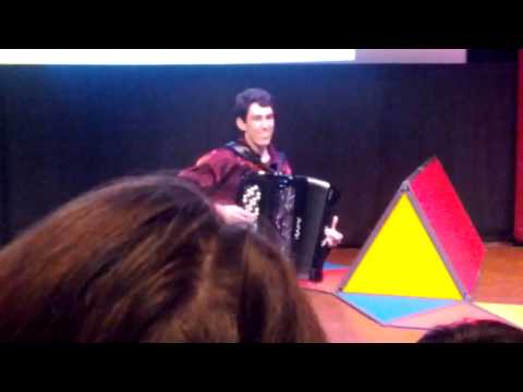 Awesome Accordionist!(2)