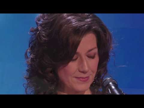 Videoclip de How Mercy Looks From Here — Amy Grant
