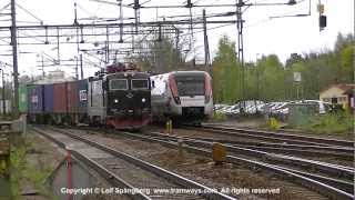 preview picture of video 'SJ Rc3 1067 with freight train in Hallsberg, Sweden'