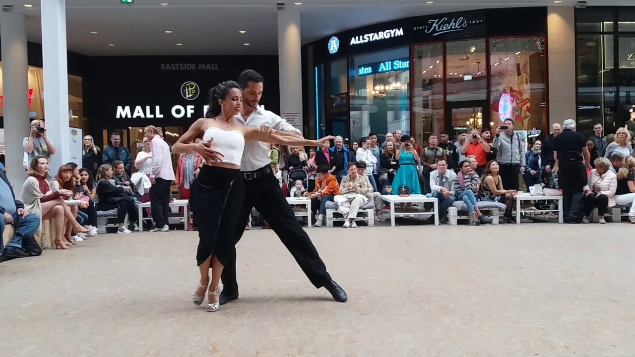 Juliana Aparicio & Santiago Hernandez at Mall of Berlin 2017
