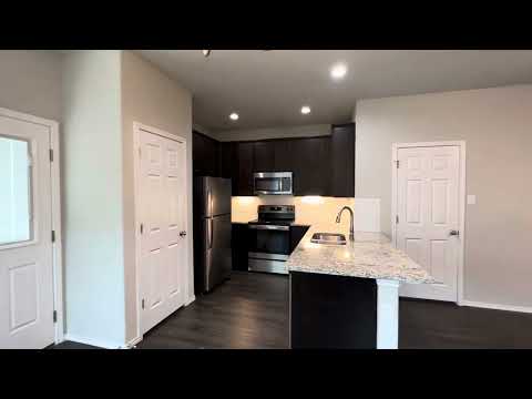 Luxury 3/2.5 Townhouse in Seguin, TX property video