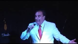 Hugo Durán canta 