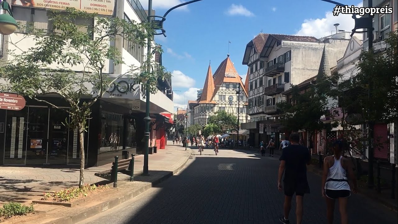 Blumenau - Santa Catarina - Rua XV de Novembro em um Domingo (Walking Street #003)