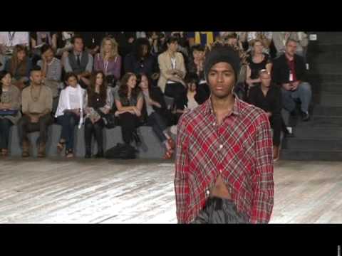 New York : Y3 Fashion Show- Women's Ready to Wear Spring/Summer 2010