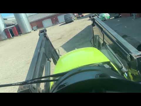 Video: Claas 630 tractor with front loader 1