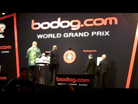 PDC Darts World Grand Prix 2010 - Barney beats Barrie Bates & The Darts song