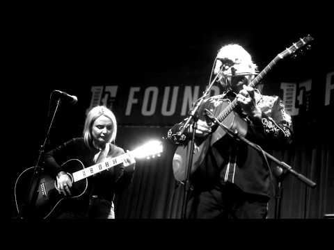 Robyn Hitchcock w/ Emma Swift "Motion Pictures (For Carrie)" 2015-02-13 The Foundry