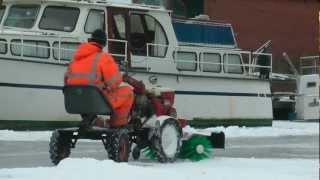 preview picture of video 'Sneeuwvegen op het Winsumerdiep in Winsum(Gn)'