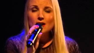 Kerry Ellis & Brian May - Can't Help Falling In Love cover - Live Paris - 08/07/2013