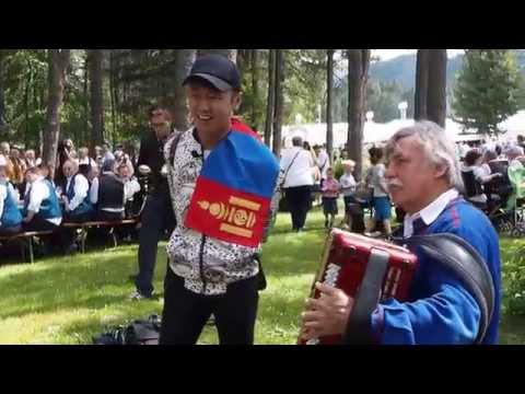 Bayartsengel Purejavel, KuKu Jodeling in Davos, Geschwister Monney are watching