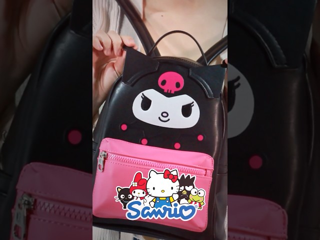 Vídeo relacionado con Hello Kitty Sanrio Bolso Niña con Correa Ajustable Kawaii Bolso Bandolera Mujer Chica Kuromi My Melody Regalos de Anime (Leopardo Rosa)