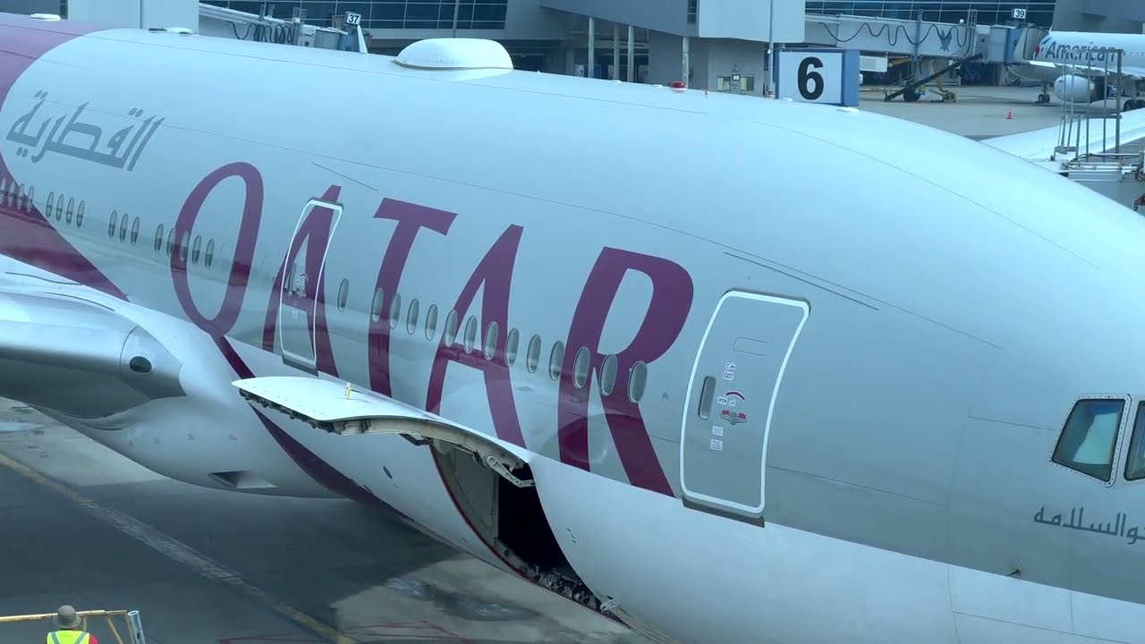 Qatar Airways First and Business Class Arrivals Lounge (Before Immigration) thumbnail