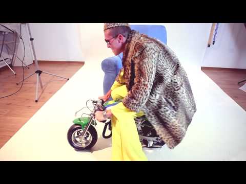 DALA-Kubla Khan Mixtape - 13 - Tu vuoi fa' l'americano feat RK (OFFICIAL VIDEO)