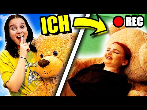 Schwester HEIMLICH im Zimmer BEOBACHTEN 🤫 (ich im XXL Teddy Bär) - Celina