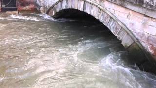 preview picture of video 'The raging flooded river @ the Winchester City Mill - 16/02/14'