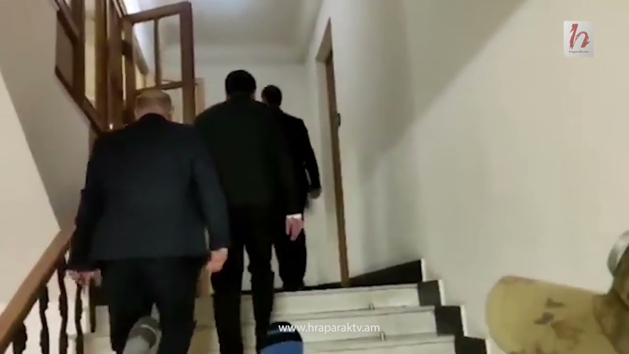 Ալեն Սիմոնյանը`Արցախի դրոշը հանելու մասին