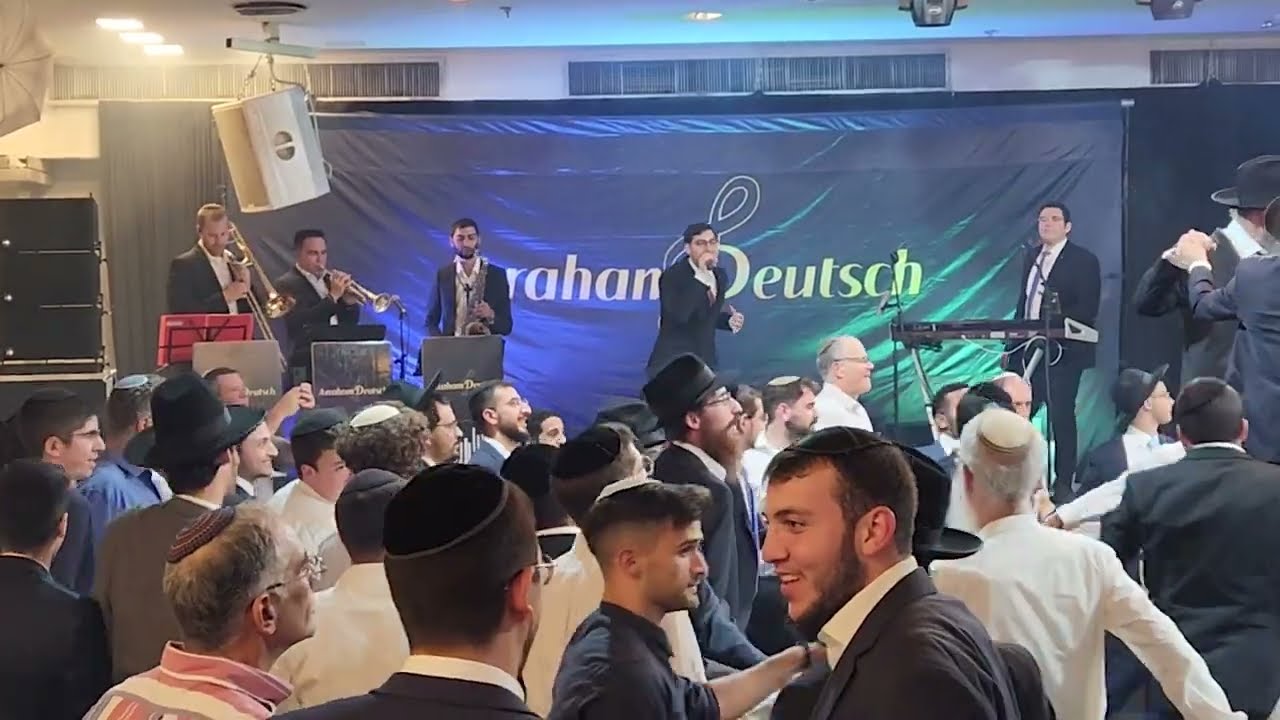 עם תזמורת מורחבת וארי גולד