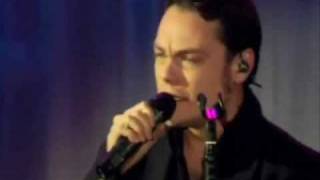 Tiziano Ferro - La tua vita non passerà (legendas em português) - ao vivo