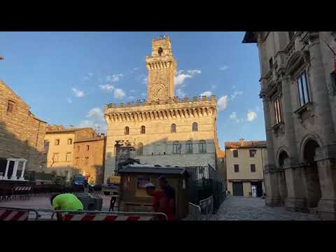 トビアス・モレッティは「Das Netz」のカメラの前にいます。