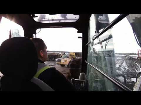 650 Deere excavator loading 40 ton rock trucks fast