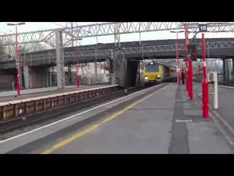 (HD) *RARE* NEW FreightLiner PowerHaul 70017 tows failed 86614 & 86639 Through Stafford