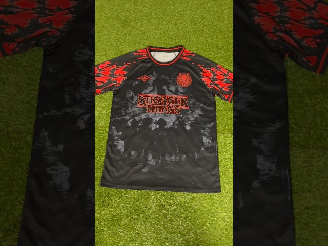 Vídeo relacionado con Stranger Things Hawkins High Logo Oficialmente Autorizado Camiseta