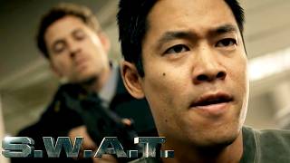 Download lagu S.W.A.T. | Officer Tan Held at Gunpoint in Hostage Situation mp3