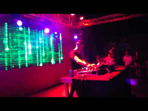 download lagu mp3 mp4 Dj Vee Brondi, download lagu Dj Vee Brondi gratis, unduh video klip Dj Vee Brondi