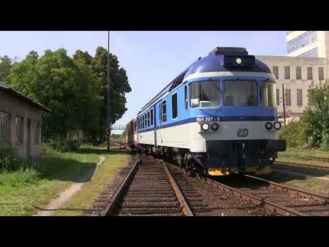854 207 Radka odjíždí ze stanice Hodonice