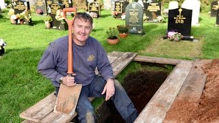 Britain&#39;s Grave Digger Of The Year Finds Job Comforting