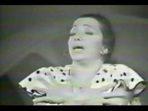 Η οικογένεια Montoya [Μοντόγια] ερμηνεύει «flamenco puro» [γνήσιο φλαμένκο] σε ασπρόμαυρη τηλεοπτική εκπομπή της δεκαετίας του 1960. Το απόσπασμα αποτυπώνει τη διαγενεακή, οικογενειακή μετάδοση της τέχνης στις κοινότητες των Ρομά, με τραγούδι [cante], χορό [baile] και δύο έφηβους κιθαρίστες στο toque, σε ζωντανό διάλογο μεταξύ των ερμηνευτών / ερμηνευτριών.