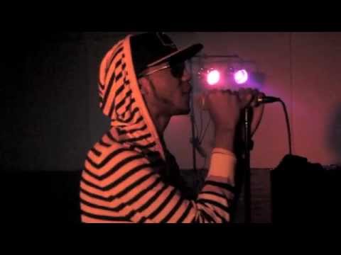 Darris Robins Live [Flashing Lights Cover] darrisrobins.com